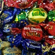 Walkers Assorted Toffees And Chocolate Eclairs Walkers Assorted Toffees And Chocolate Eclairs